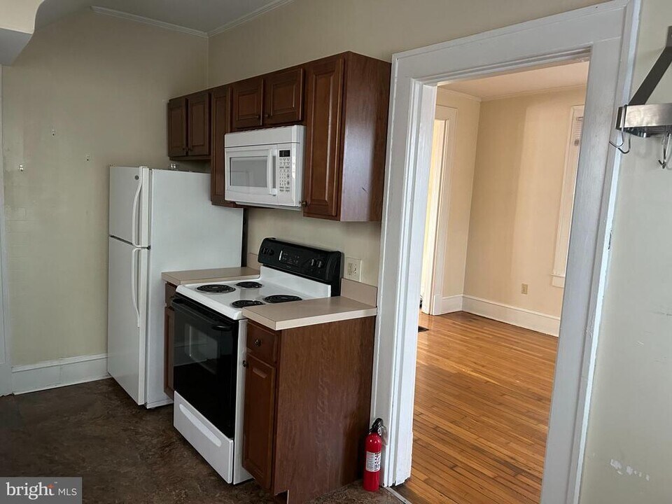 113 W Monmouth St in Winchester, VA - Building Photo