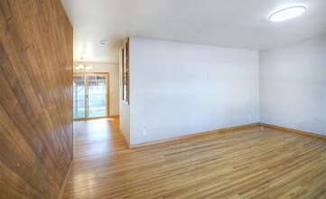 2912 Jon St in Colorado Springs, CO - Foto de edificio - Building Photo