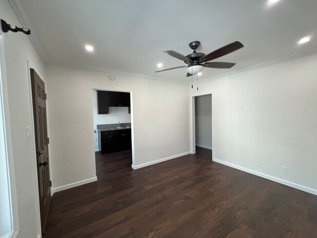 6609 Orchard Ave in Bell, CA - Foto de edificio - Building Photo