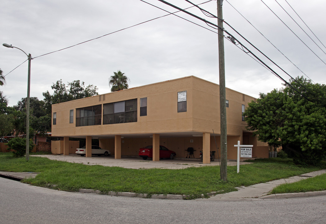 198 Fernwood Ave in Clearwater, FL - Foto de edificio