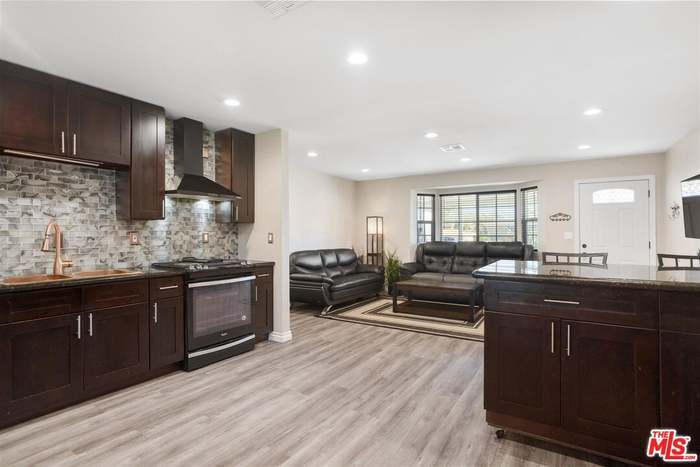 213 S Ventura Pl in Fullerton, CA - Building Photo
