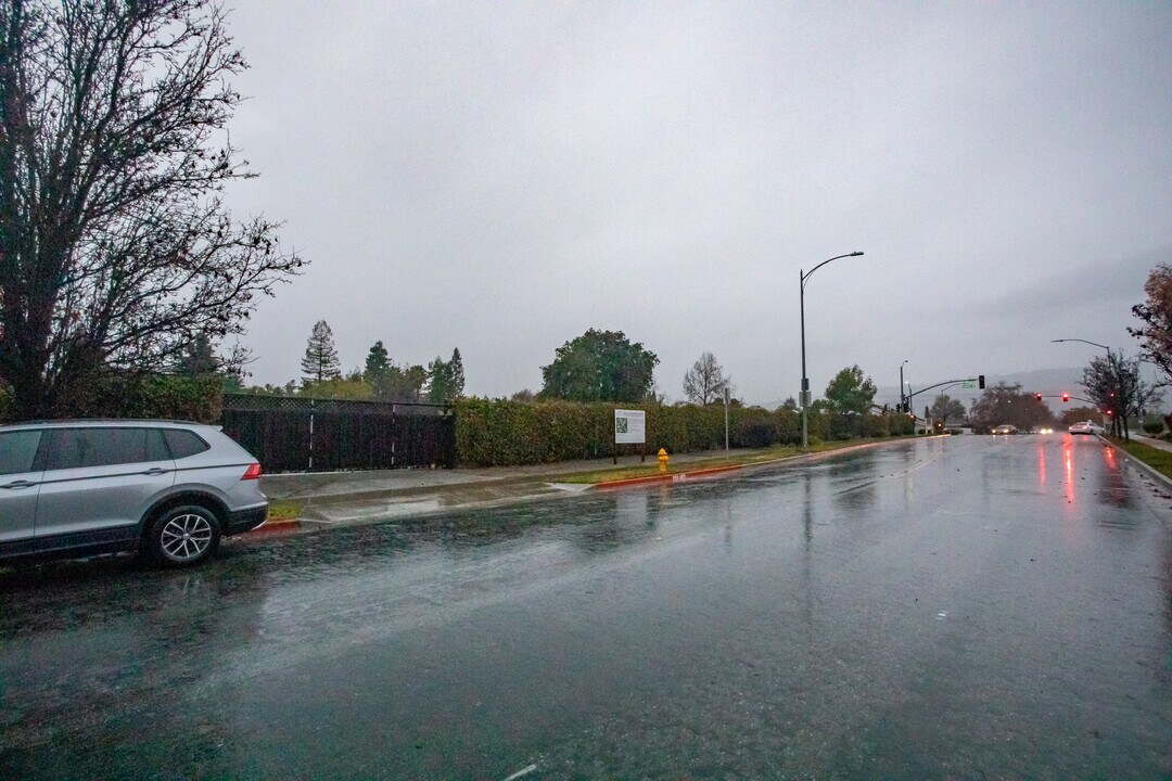905 N Capitol Ave in San Jose, CA - Foto de edificio