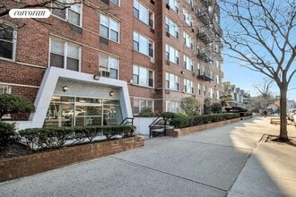 310 Beverley Rd in Brooklyn, NY - Building Photo - Building Photo
