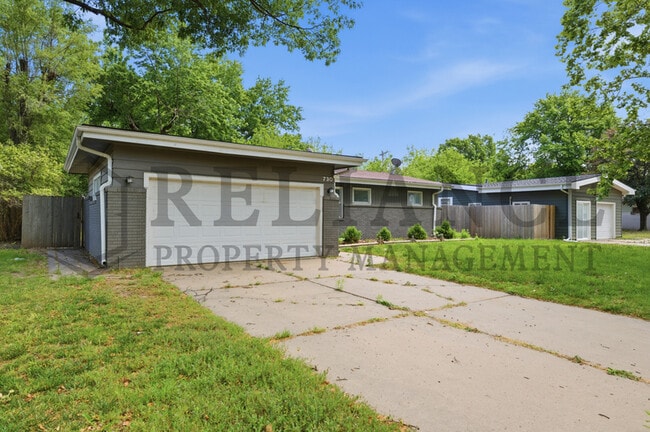 730 N Chipper Ln in Wichita, KS - Building Photo - Building Photo
