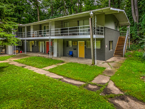 Pine Pointe Apartments in Akron, OH - Building Photo - Building Photo