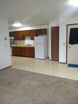 201 7th Ave SE in Rugby, ND - Building Photo