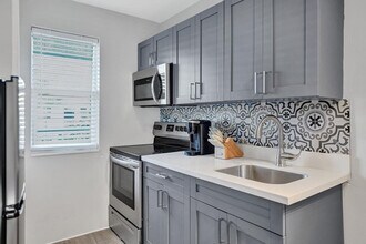 50 Davie Blvd, Unit SI FL2-ID1503995P in Fort Lauderdale, FL - Building Photo - Building Photo