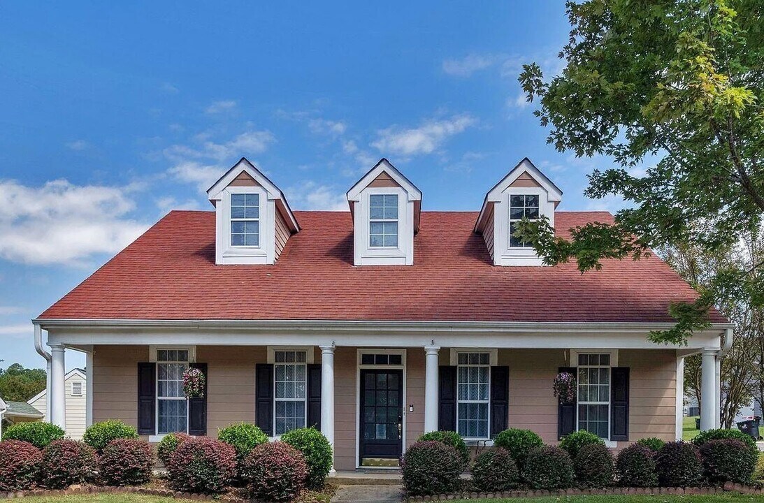 607 Brookwater Dr in Stockbridge, GA - Building Photo