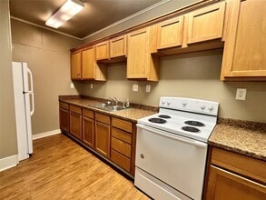 1002 Gregg St, Unit CB in Denton, TX - Building Photo - Building Photo