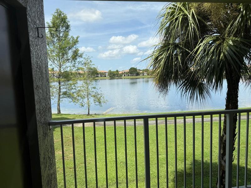 5061 Wiles Rd in Coconut Creek, FL - Building Photo