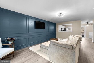 4850 Dorsey Hall Dr in Ellicott City, MD - Building Photo - Building Photo