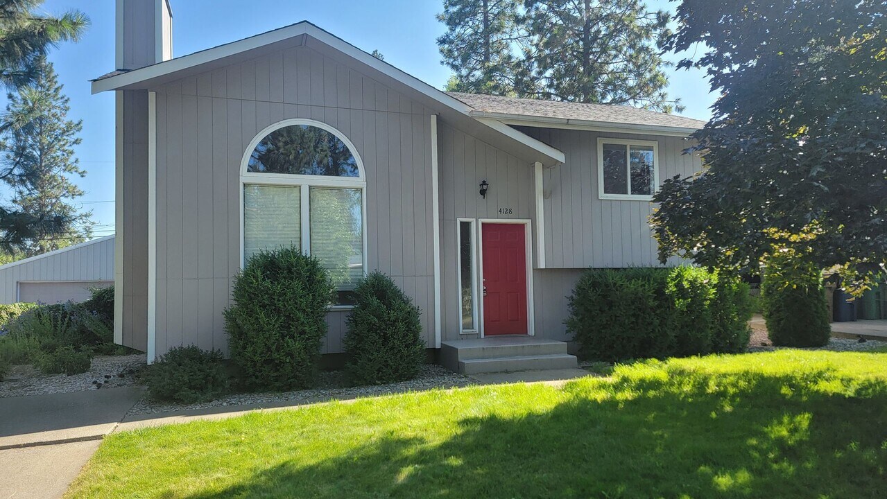 4128 E 34th Ave in Spokane, WA - Foto de edificio