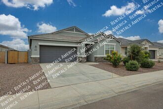 10338 W Wier Ave in Tolleson, AZ - Foto de edificio - Building Photo