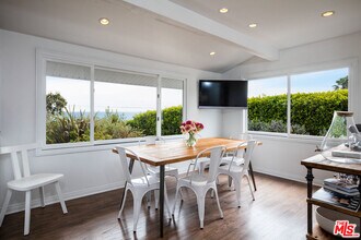 29225 Cliffside Dr in Malibu, CA - Building Photo - Building Photo
