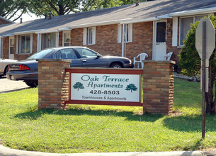 Oak Terrace Apartments in Parkersburg, WV - Building Photo - Building Photo