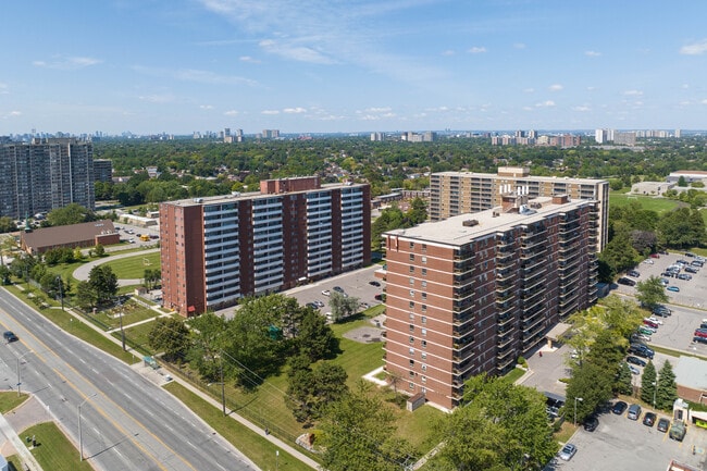 The Fairlea in Toronto, ON - Building Photo - Building Photo