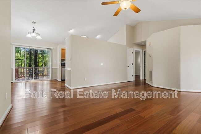 106 Laura May Ln in Chapel Hill, NC - Foto de edificio - Building Photo