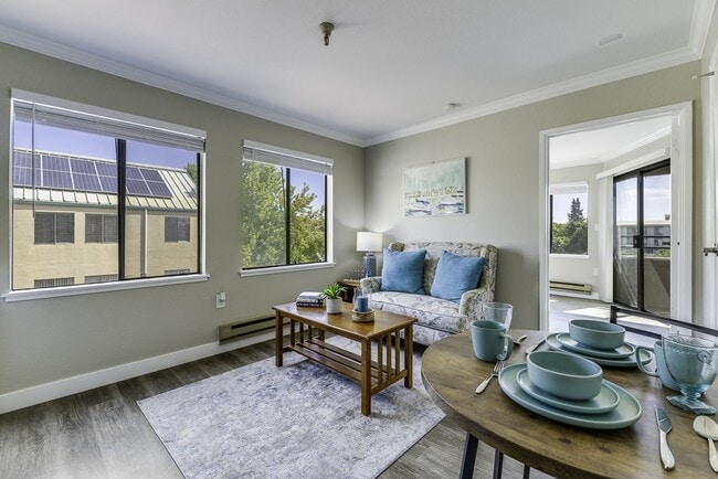 San Leandro Senior Living in San Leandro, CA - Foto de edificio - Building Photo