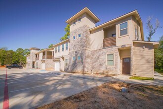 504 Nursery Rd in The Woodlands, TX - Foto de edificio - Building Photo