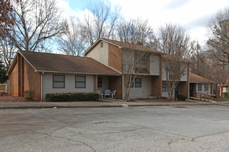 Lakespring Apartments in Greensboro, NC - Building Photo - Building Photo