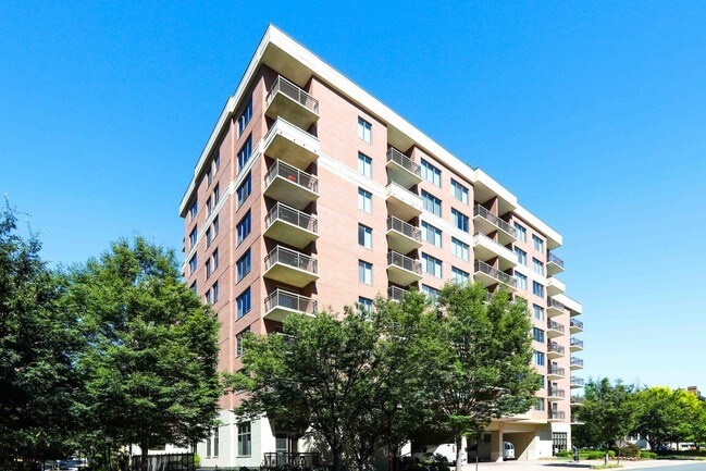Virginia Square Plaza in Arlington, VA - Building Photo - Building Photo
