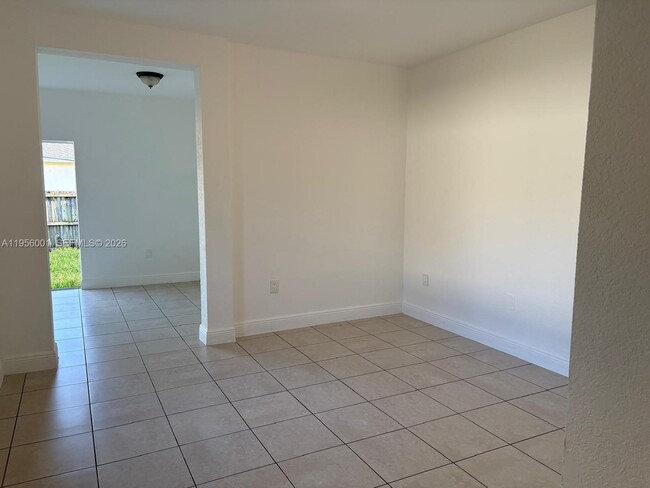 2916 NW 51st St in Miami, FL - Building Photo - Building Photo