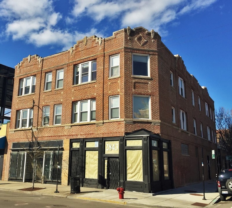 2843 N Milwaukee Ave in Chicago, IL - Building Photo