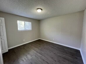 5026 Westchase Ct, Unit 1 in Jacksonville, FL - Foto de edificio - Building Photo