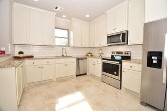 2463 Freeway Manor Dr in Rosenberg, TX - Building Photo - Building Photo