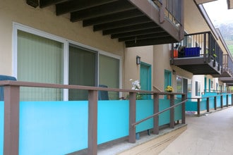 The Oak View Apartments in San Rafael, CA - Building Photo - Building Photo