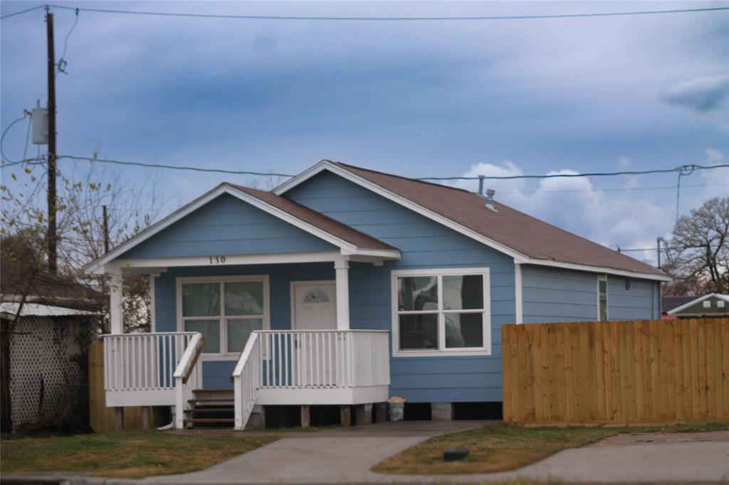 130 S Gulls Cut in Baytown, TX - Building Photo