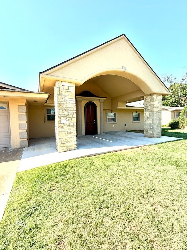 1434 Pine Ave in Weatherford, OK - Building Photo - Building Photo
