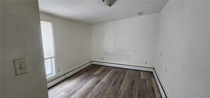 113 W Seneca St in Oswego, NY - Building Photo - Building Photo