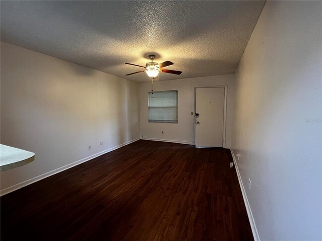 116 Southwest Jefferson Cir N-Unit -8 in St. Petersburg, FL - Building Photo - Building Photo