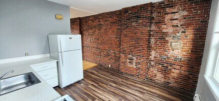 3 Wilbur Ct, Unit 2 in Boston, MA - Foto de edificio - Building Photo