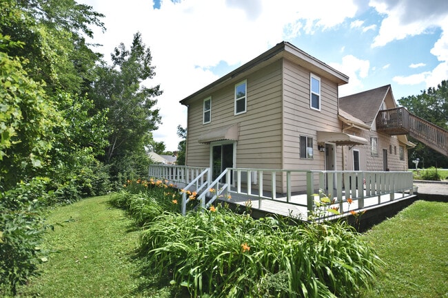 property at 6N582 Illinois St