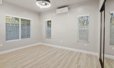 10216 Ramona Ave in Montclair, CA - Foto de edificio - Building Photo