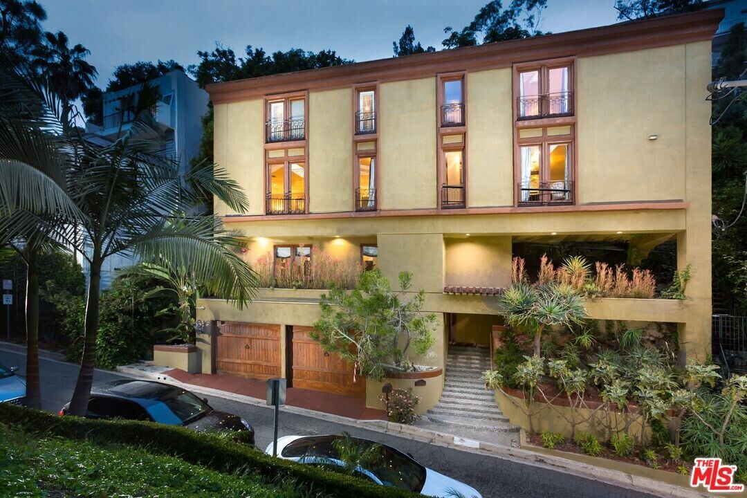 10023 Westwanda Dr in Beverly Hills, CA - Building Photo