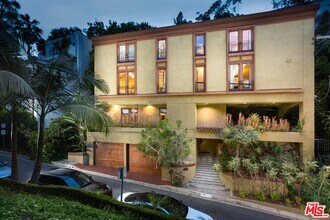 10023 Westwanda Dr in Beverly Hills, CA - Foto de edificio - Building Photo