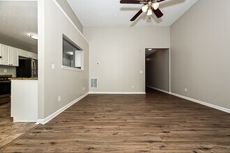 10953 Tara Village Way in Jonesboro, GA - Building Photo - Building Photo
