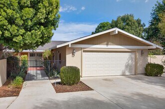 1525 Fairway Dr in Camarillo, CA - Building Photo - Building Photo