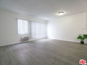 5656 La Mirada Ave in Los Angeles, CA - Building Photo - Building Photo