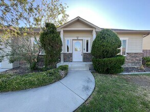410 S Elliott Ave in Wenatchee, WA - Building Photo - Building Photo