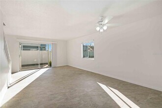 3569 Bee Ridge Rd in Sarasota, FL - Building Photo - Building Photo