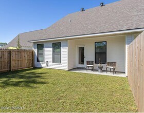 101 Foster Grove Drive in Youngsville, LA - Building Photo - Building Photo