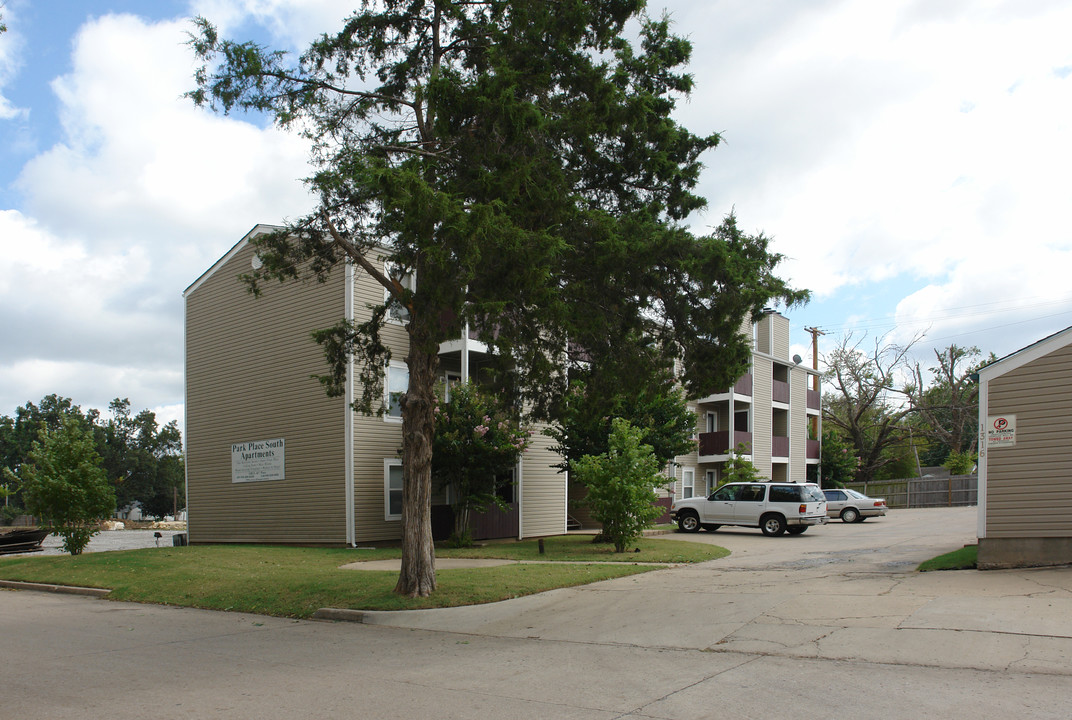 1318 E 41st Pl in Tulsa, OK - Building Photo