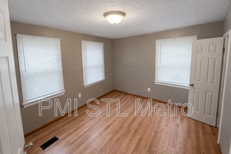 7008 Paisley Dr in St. Louis, MO - Building Photo - Building Photo