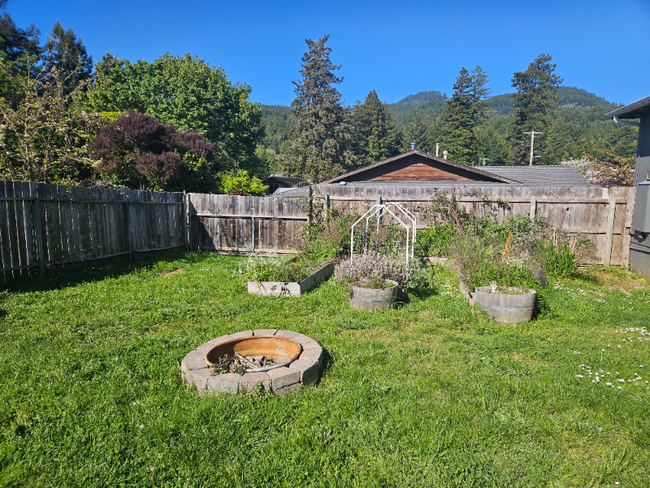 641 1/2 4th Ave in Blue Lake, CA - Building Photo - Building Photo
