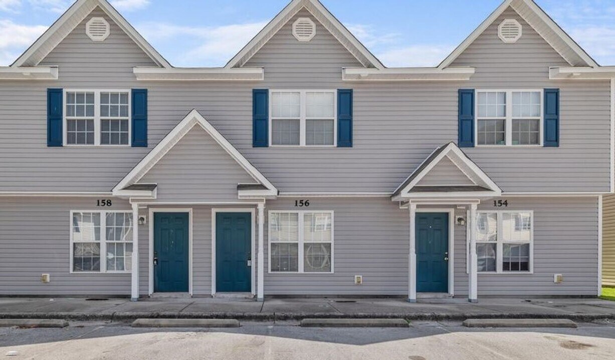156 Cornerstone Pl in Jacksonville, NC - Building Photo