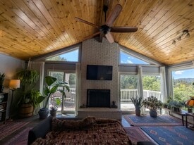 832 Berne Dr in Crestline, CA - Building Photo